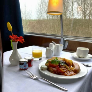 The Mayflower 3 Classic breakfast aboard a train